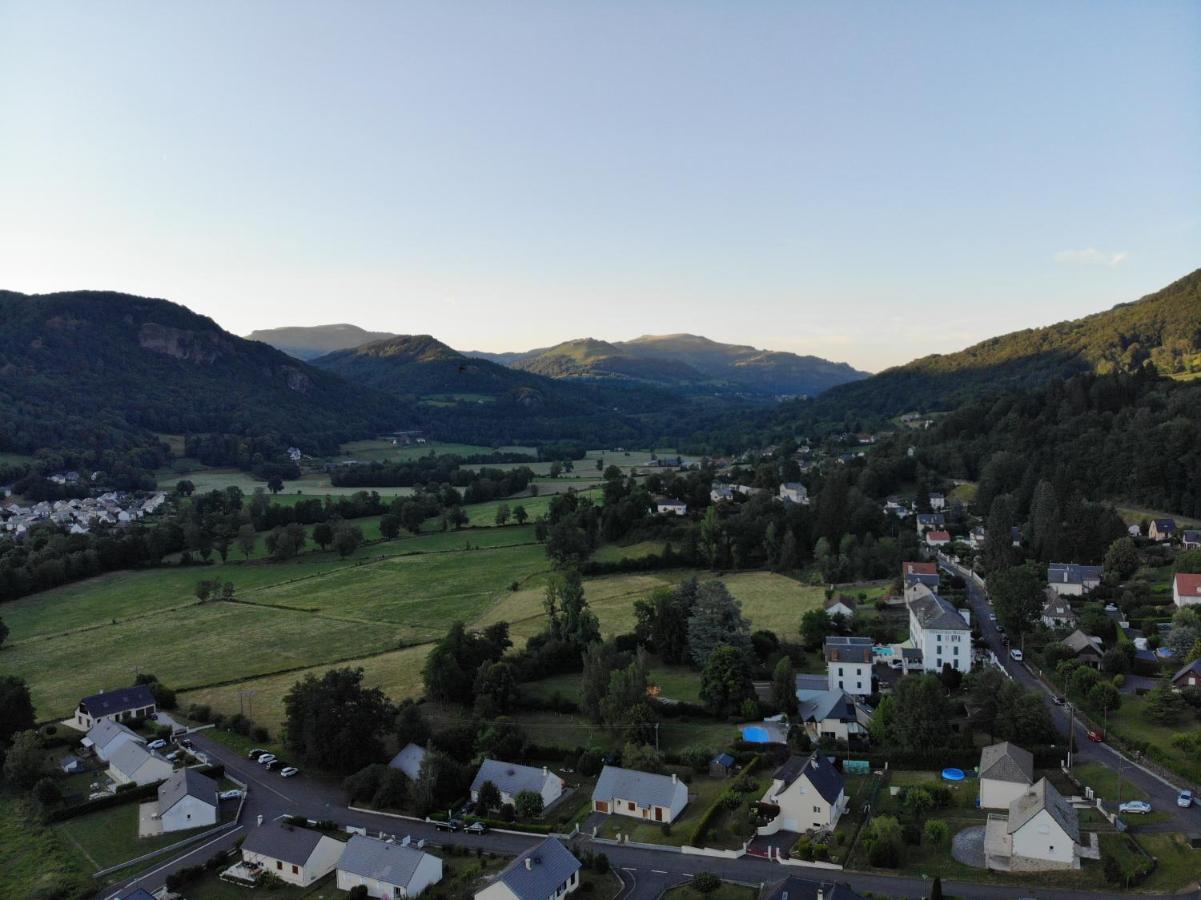 Residence Des Bains*** Vic-sur-Cère Buitenkant foto