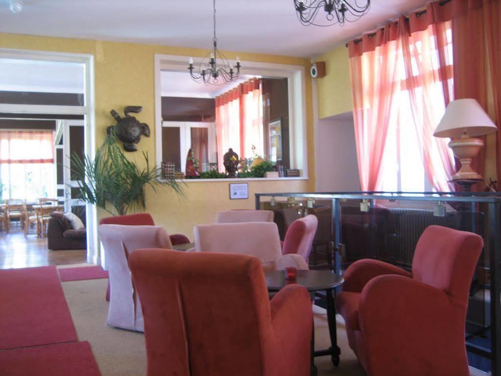 Residence Des Bains*** Vic-sur-Cère Buitenkant foto